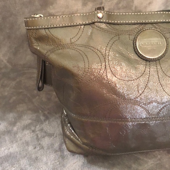 Coach Tote ๐ Signature Patent Leather Gold - Picture 5 of 16
